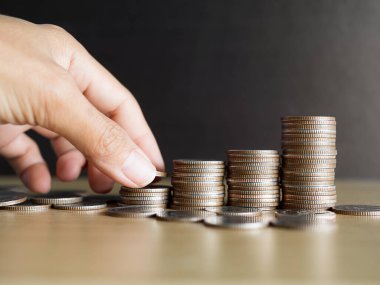 Yığınla Para, Yığın Nakit, Para Değişikliği Banka Finansmanı, Büyüme İşletmeleri Fonu Tasarruf Fonu Konsepti.