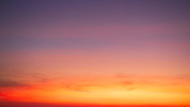 Sunset Gökyüzü Turuncu Bulutlu Gün Işığı Arka plan Akşam Mavi Şafak Alacakaranlık Yaz Gecesi Horizon Güneş 'i Güzel, Temiz, Aydınlık, Parlak, Sakin, Sıcak, Soyut