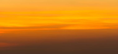 Sunset Gökyüzü Turuncu Bulutlu Gün Işığı Arka plan Akşam Mavi Şafak Alacakaranlık Yaz Gecesi Horizon Güneş 'i Güzel, Temiz, Aydınlık, Parlak, Sakin, Sıcak, Soyut