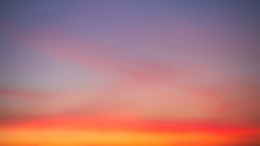 Sunset Gökyüzü Turuncu Bulutlu Gün Işığı Arka plan Akşam Mavi Şafak Alacakaranlık Yaz Gecesi Horizon Güneş 'i Güzel, Temiz, Aydınlık, Parlak, Sakin, Sıcak, Soyut