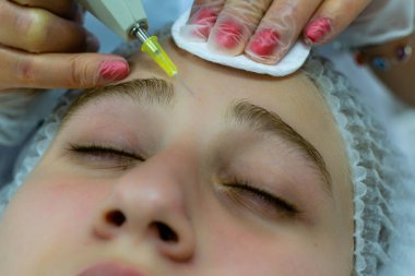 Güzellik enjeksiyonu için görüntüyü kapat