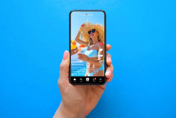 Mobile Phone Blue Background Shared Video Sample Social Media App — Stock Photo, Image