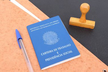 Çevirisi: Çalışma ve Sosyal Güvenlik Kartı. = = Kaynakça = = = = Dış bağlantılar = = * Brezilya Çalışma Kartı (Carteira de trabalho) İş sözleşmesi konsepti. İmzalı çalışma kartı (Carteira assinada).