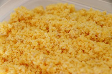 Kuskus karışımı. Brezilyalı kuskus için mısır unu. Sahip de Cuscuz brasileiro. Kuzen Nordestino. 