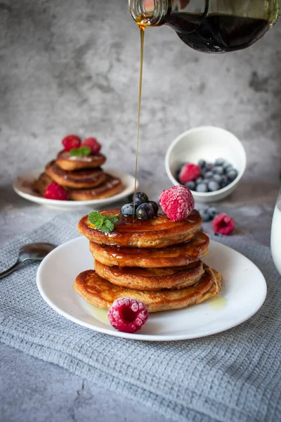 Pancakes Berries Breakfast Concrete Background — Stock Photo, Image