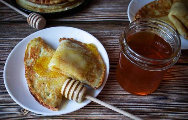 Deilige Pannekaker Med Bær Honning Søt Mat God Morgen – stockfoto