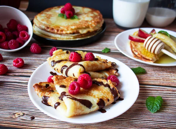 딸기와 맛있는 팬케이크 맛있는 음식이야 — 스톡 사진