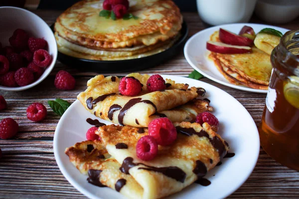Leckere Pfannkuchen Mit Beeren Und Honig Süßes Essen Morgen — Stockfoto