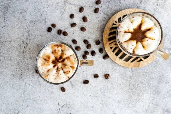 Kaffee Dessert Vorhanden Auf Grauem Hintergrund Klassisches Tiramisu Einer Tasse — Stockfoto