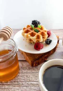 Masada reçelli lezzetli waffle.