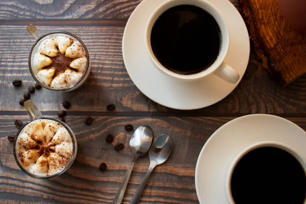 Kaffeetrinken Auf Einem Hölzernen Hintergrund Morgen — Stockfoto