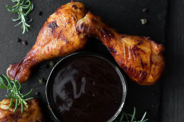 Grilled Chicken Wings Rosemary Spices Barbecue Sauce Black Background — Stock Photo, Image