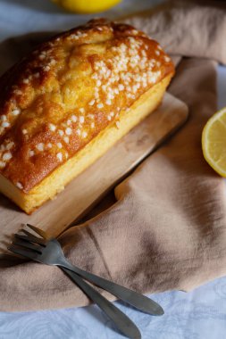 Köy tahtasında klasik limonlu turta. Tatlı. Lezzetli