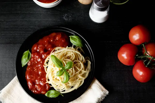 domates soslu makarna bolognese