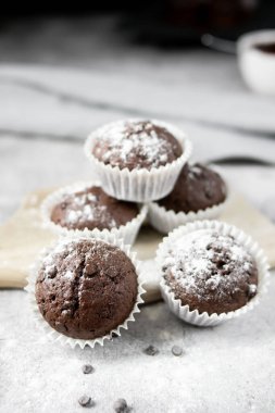 Şekerli ev yapımı çikolatalı kek.