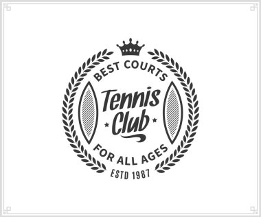 Beyaz arka planda vektör tenis kulübü logosu. Tenis amblemi tasarımı. Örnek metin ile spor etiketi