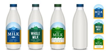 İneklerle, buzağılarla ve çiftliklerle kırsal araziye sahip süt etiketleri. Etiketli süt plastik şişeleri