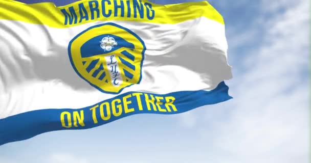 Leeds Reino Unido Octubre 2022 Bandera Leeds United Ondeando Viento — Vídeo de stock