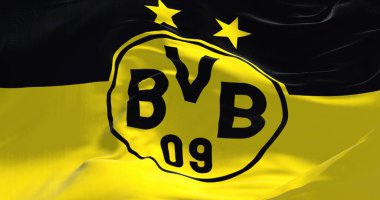 Dortmund, GER, Eylül 2022: Rüzgarda dalgalanan Borussia Dortmund bayrağı. Borussia Dortmund, Almanya 'nın en üst düzey futbol ligi olan Alman profesyonel spor kulübü..