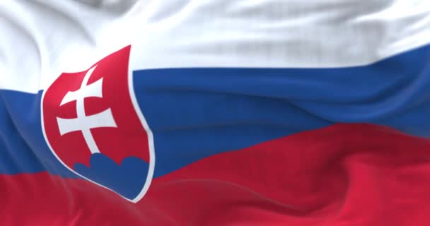 Γκρο Πλαν Άποψη Της Εθνικής Σημαίας Της Σλοβακίας Κυματίζει Στον — Αρχείο Βίντεο