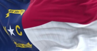 Kuzey Carolina bayrağının dalgalanma görüntüsü. Kuzey Carolina, ABD 'nin bir eyaletidir. Kumaş desenli arka plan. Seçici odaklanma. Yavaş çekimde kusursuz döngü. 3 Boyutlu Hazırlama