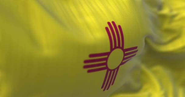ニューメキシコ州の旗が風になびいている ニューメキシコ州はアメリカ合衆国南西部の州である 生地の質感の背景 選択的フォーカス スローモーションでシームレスなループ 3Dレンダリング — ストック動画