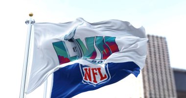 Glendale, ABD, Kasım 2022: Arka planda NFL bayrağı dalgalanan 57. Super Bowl bayrağı. Oyun 12 Şubat 2023 'te Glendale, Arizona' da oynanacak.