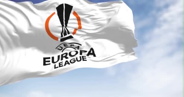 Будапештский Университет Ноябрь 2022 Флаг Лиги Европы Уефа Размахивающий Ветру — стоковое видео