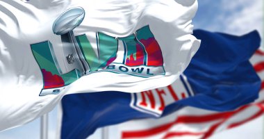 Glendale, ABD, Kasım 2022: 57. Super Bowl, NFL ve ABD bayrakları dalgalanıyor. Oyun 12 Şubat 2023 'te Glendale, Arizona' da oynanacak.
