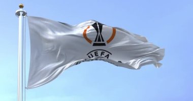 Budapeşte HU, Kasım 2022: UEFA Avrupa Ligi bayrağı rüzgarda dalgalanıyor. Avrupa Ligi, Avrupa kulüpleri için düzenlenen yıllık futbol kulübü yarışmasıdır. Ağır çekimde sonsuz döngü. 3 Boyutlu Hazırlama