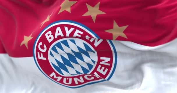 München Juni 2022 Stoffhintergrund Mit Wehender Bayern München Fahne Bayern — Stockvideo