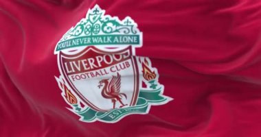 Liverpool, İngiltere, Mayıs 2022: Liverpool Futbol Kulübü bayrağı sallanıyor. Kumaş desenli arka plan. Seçici odaklanma. Yavaş çekimde kusursuz döngü. Gerçekçi 3D canlandırma. İllüstrasyon Editörü