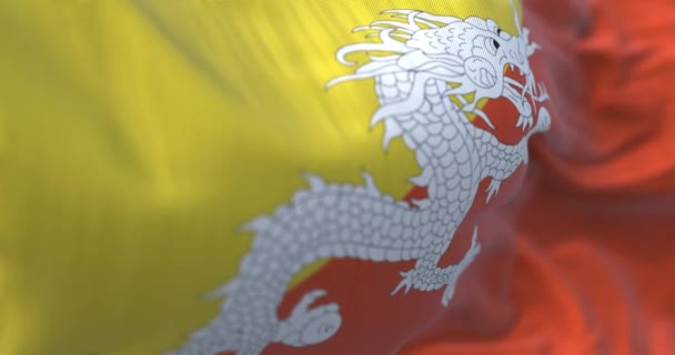 Pohled Zblízka Bhútánskou Národní Vlajku Vlnící Větru Bhútánské Království Zemí — Stock video