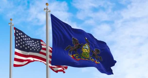 Прапор Штату Пенсильванія Розмахує Поруч Національним Прапором Сполучених Штатів Сонячний — стокове відео