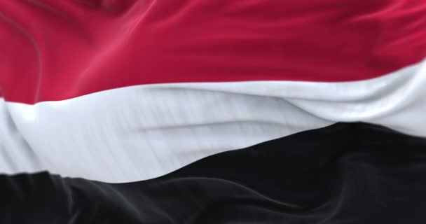 イエメンの国旗が手を振っのクローズアップビュー 縞模様の旗 3Dレンダリングアニメーション 選択的フォーカス スローモーションループ 接近中だ 織物の背景 — ストック動画