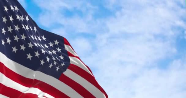 Bandeira Dos Estados Unidos América Agitando Dia Ensolarado Estrelas Listras — Vídeo de Stock