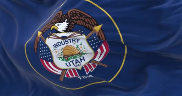 Bandera Del Estado Utah Ondeando Viento Sello Estado Rodeado Por — Vídeo de stock