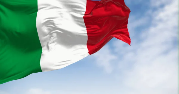 Державний Прапор Італії Махає Вітром Ясний День Три Вертикальні Смуги — стокове фото