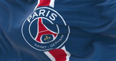 Paris, FR, Mart 2023: Paris Saint Germain futbol kulübü bayrağı sallanıyor. PSG, Paris merkezli profesyonel bir futbol kulübüdür. 3D canlandırma canlandırması. Ağır çekim. Kusursuz döngü. Seçici odaklanma. Yakın plan.