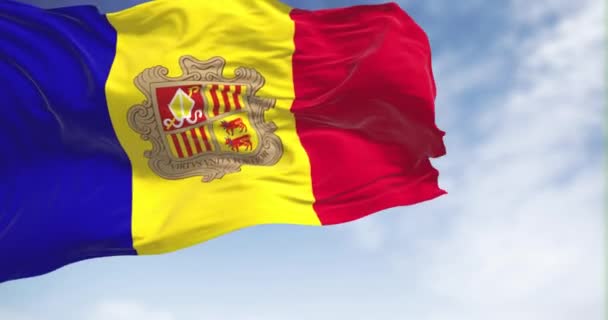 Флаг Княжества Андорра Развевающегося Ветру Вертикальные Сине Желто Красные Полосы — стоковое видео