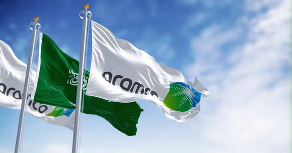 Dhahran Březen 2023 Vlajky Aramca Saúdské Arábie Mávají Jasného Dne — Stock fotografie