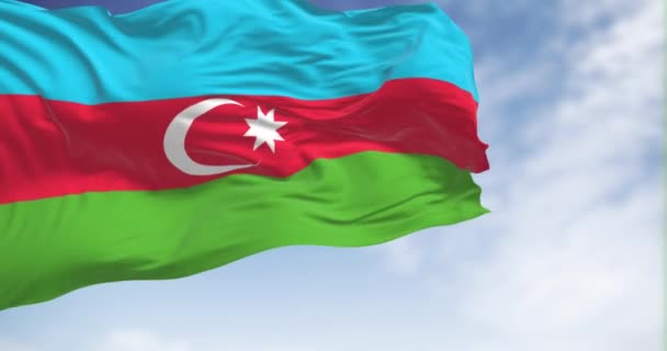Bandeira Nacional Azerbaijão Acenando Vento Dia Claro Horizontal Tricolor Azul — Vídeo de Stock