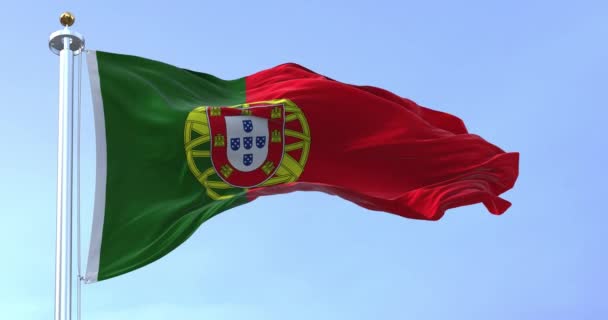 Bandeira Nacional Portugal Acenando Vento Dia Claro República Portuguesa Estado — Vídeo de Stock