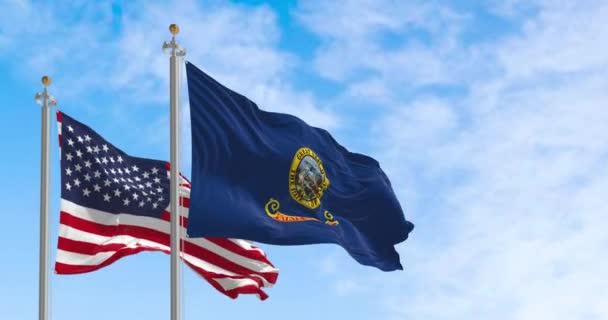 Bandera Del Estado Idaho Ondeando Junto Con Bandera Nacional Los — Vídeo de stock