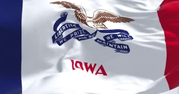 Close Bandeira Estado Iowa Acenando Três Listras Verticais Azul Branco — Vídeo de Stock