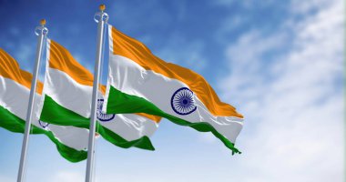 Açık bir günde Hindistan 'ın üç bayrağı dalgalanıyor. Safranın üç renkli, beyaz ve yeşil ortasında mavi bir Ashoka çakrası var. 3D illüstrasyon canlandırıcı. Seçici odaklanma. Dalgalanan tekstil