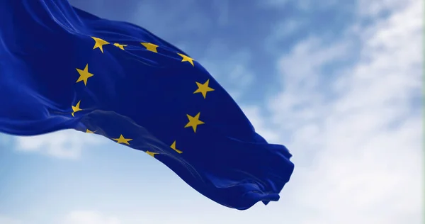 Europeiska Unionens Flagga Viftar Vinden Klar Dag Politisk Och Ekonomisk — Stockfoto