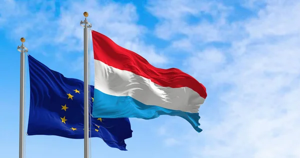 Флаги Люксембурга Европейского Союза Размахивают Ветром Ясный День Люксембург Стал — стоковое фото