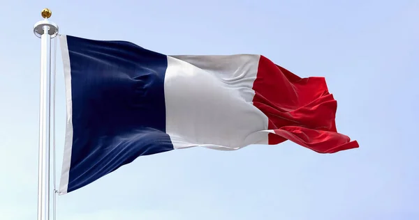法国国旗在风中飘扬 三色旗由蓝色 白色和红色的垂直条纹组成 欧盟成员国 3D插图渲染 飘扬的纺织品 — 图库照片