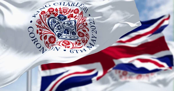 Iii Károly Király Koronázásának Egyesült Királyság Integetésének Jelképével Ellátott Zászlók — Stock Fotó
